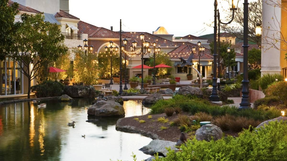 Luxury shopping mall files for Chapter 11 bankruptcy